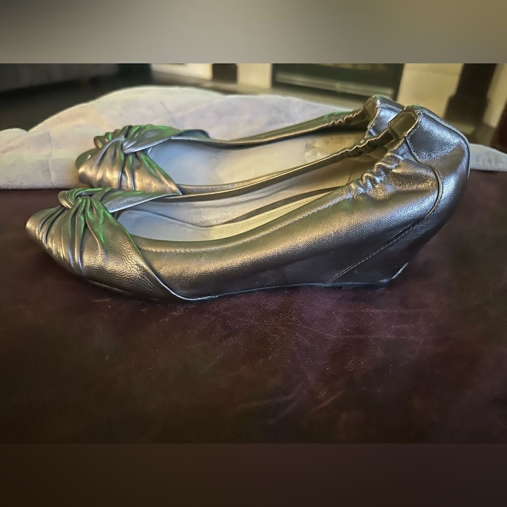 Size 41 Aldo bronze/gold metallic wedge sandals